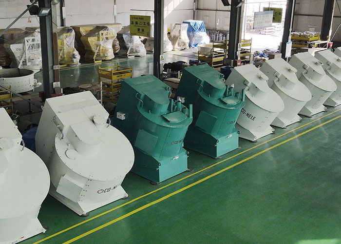 Mélangeur intensif pour le mélange de matériaux réfractaires